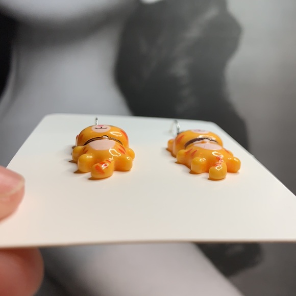 Short Orange Kitty Dangling Earrings - Picture 9 of 13